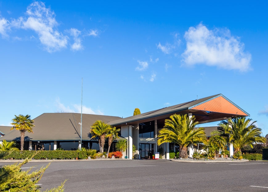 entrance of Lakeland Resort